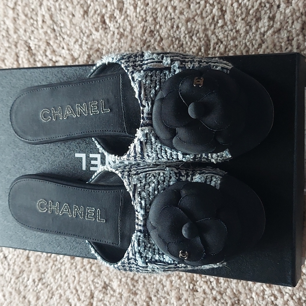 CHANEL BABY BLUE SILVER TWEED MULE SLIDES 37.5 CAMILLA FLOWER SHOES